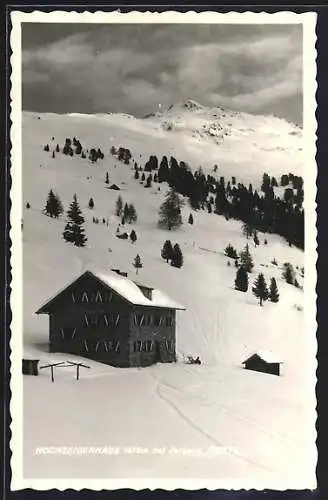 AK Jerzens /Pizztal, Alpengasthof Hochzeigerhaus im verschneiten Bergidyll