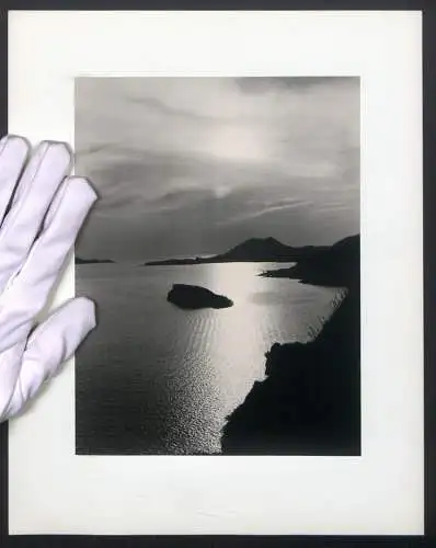 Fotografie unbekannter Fotograf, Ansicht Attika / Griechenland, Kap Sounion, Panorama - Meerblick bei Dämmerung