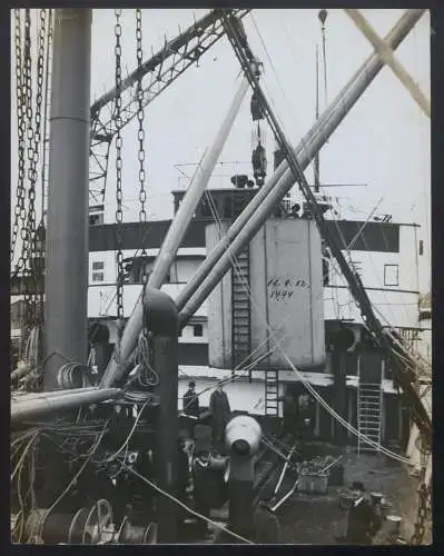 20 Fotografien Fotograf unbekannt, Ansicht Bremen, Werftanlagen AG Weser, Kriegsschiff kl. Kreuzer Magdeburg im Bau