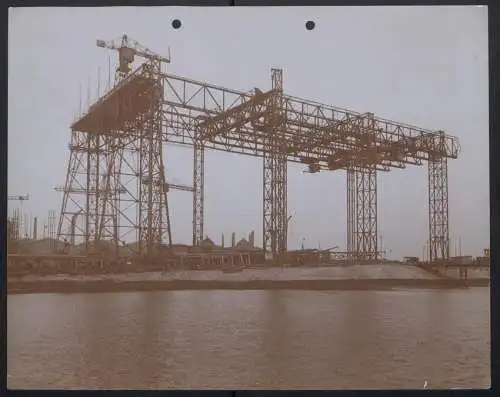 20 Fotografien Fotograf unbekannt, Ansicht Bremen, Werftanlagen AG Weser, Kriegsschiff kl. Kreuzer Magdeburg im Bau