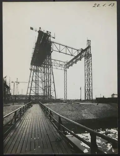 20 Fotografien Fotograf unbekannt, Ansicht Bremen, Werftanlagen AG Weser, Kriegsschiff kl. Kreuzer Magdeburg im Bau