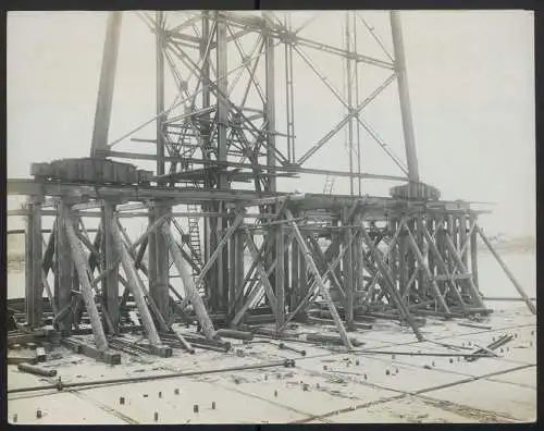 20 Fotografien Fotograf unbekannt, Ansicht Bremen, Werftanlagen AG Weser, Kriegsschiff kl. Kreuzer Magdeburg im Bau