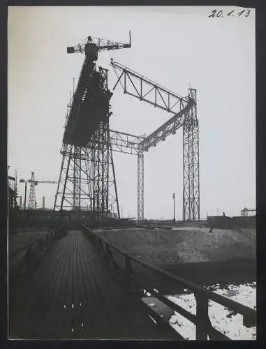 20 Fotografien Fotograf unbekannt, Ansicht Bremen, Werftanlagen AG Weser, Kriegsschiff kl. Kreuzer Magdeburg im Bau