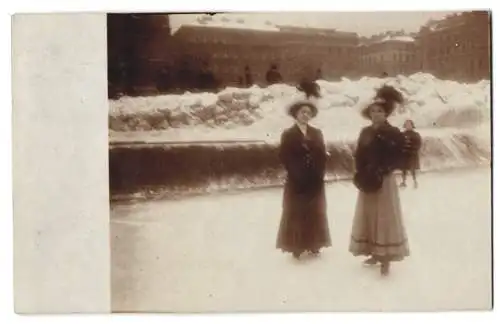 14 Fotografien unbekannter Fotograf, Ansicht Wien, Gasthäuser, Kneipen, Wiener Typen, Wohn - & Geschäftshäuser, Festzug