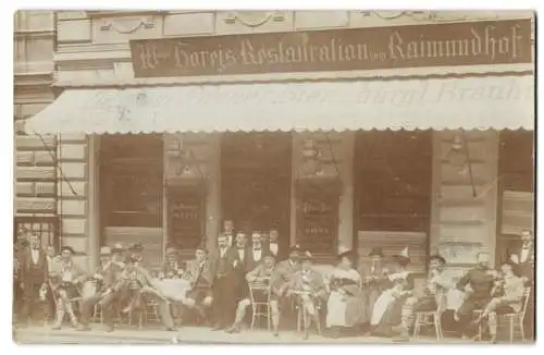 14 Fotografien unbekannter Fotograf, Ansicht Wien, Gasthäuser, Kneipen, Wiener Typen, Wohn - & Geschäftshäuser, Festzug