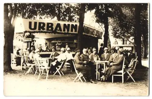 14 Fotografien unbekannter Fotograf, Ansicht Wien, Gasthäuser, Kneipen, Wiener Typen, Wohn - & Geschäftshäuser, Festzug