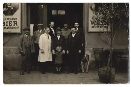 14 Fotografien unbekannter Fotograf, Ansicht Wien, Gasthäuser, Kneipen, Wiener Typen, Wohn - & Geschäftshäuser, Festzug