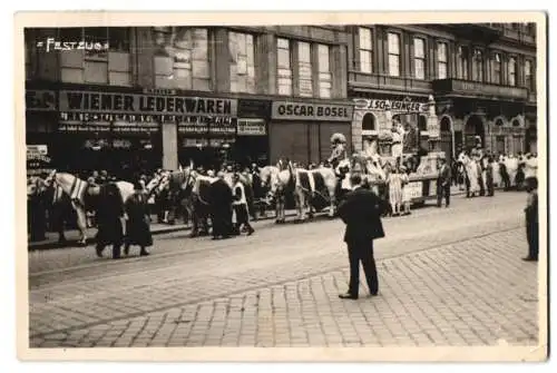14 Fotografien unbekannter Fotograf, Ansicht Wien, Gasthäuser, Kneipen, Wiener Typen, Wohn - & Geschäftshäuser, Festzug