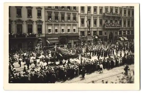 14 Fotografien unbekannter Fotograf, Ansicht Wien, Gasthäuser, Kneipen, Wiener Typen, Wohn - & Geschäftshäuser, Festzug