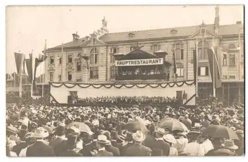 15 Fotografien Ansicht Wien, Wiener Typen, Festumzüge, Anlässe, Gasthäuser, Kneipen, Geschäftshäuser und Wohnhäuser