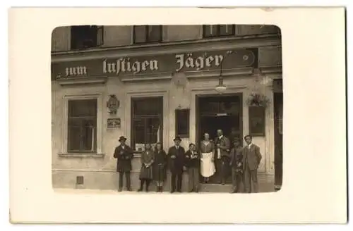 15 Fotografien Ansicht Wien, Gasthäuser, Kneipen, Geschäftshäuser, Wohnhäuser, Wiener Typen u.a.