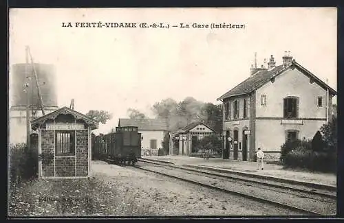 AK La Ferté-Vidame, La Gare, intérieur