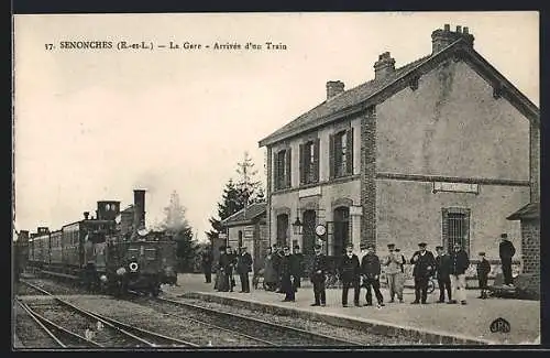 AK Senonches /E.-et-L., La Gare, Arrivée d`un Train