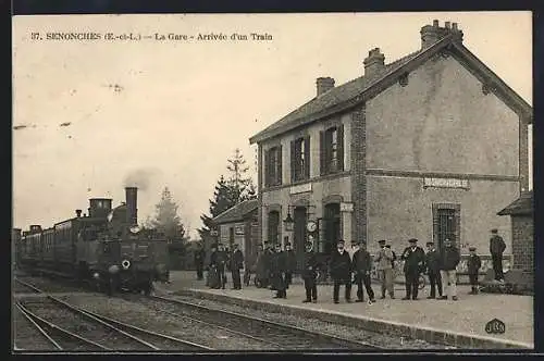 AK Senonches /E.-et-L., La Gare, arrivée d`un Train