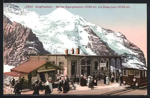 AK Jungfraubahn an der Station Eigergletscher mit Silberhorn, Bergbahn