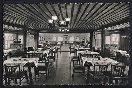 AK Lübeck, Gasthaus Der Kahn an der Puppenbrücke, Innenansicht