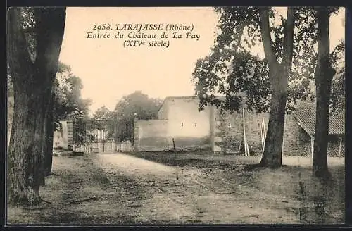 AK Larajasse, Entrée du Château de La Fay (XIVe siècle)