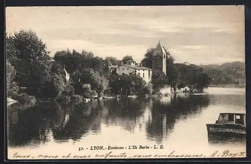 AK Lyon, Vue sur l`Île Barbe avec son clocher et la rivière environnante