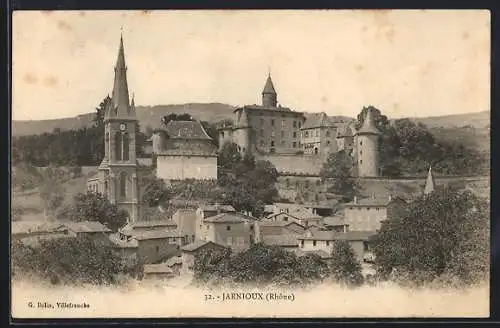 AK Jarnioux, Vue sur le village et le château historique