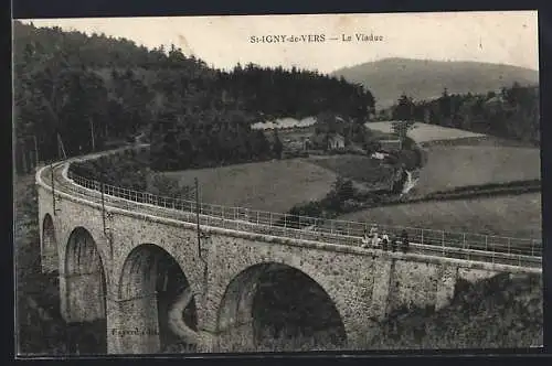 AK Saint-Igny-de-Vers, Le Viaduc dans un paysage forestier et vallonné