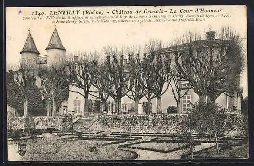 AK Lentilly, Château de Cruzols, La Cour d`Honneur