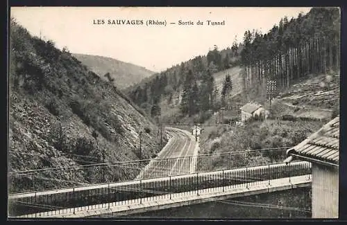 AK Les Sauvages, Sortie du Tunnel