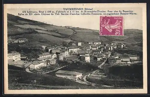 AK Vauxrenard, Vue générale du village avec église du XIe siècle et château du Thil