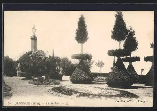 AK Mardore, La Madone et les arbres taillés du parc