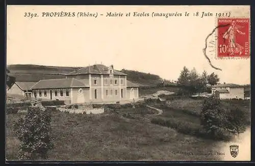 AK Propières, Mairie et Écoles (inaugurées le 18 Juin 1911)