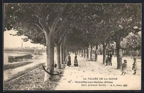 AK Neuville-sur-Saône, Quai Armand Barbès avec promeneurs et arbres?????????