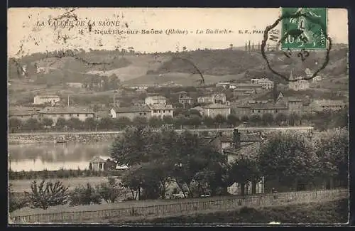 AK Neuville-sur-Saône, La vallée de la Saône et vue sur le village