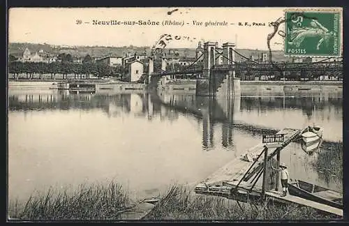 AK Neuville-sur-Saône, Vue générale avec le pont suspendu et la rivière Saône