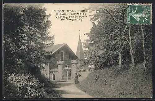 AK St-Bonnet-le-Froid, Entrée du Château par la route de Vaugneray