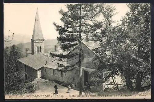 AK Saint-Bonnet-le-Froid, Côté de la ferme, vue prise de l`Avenue de l`Ouest