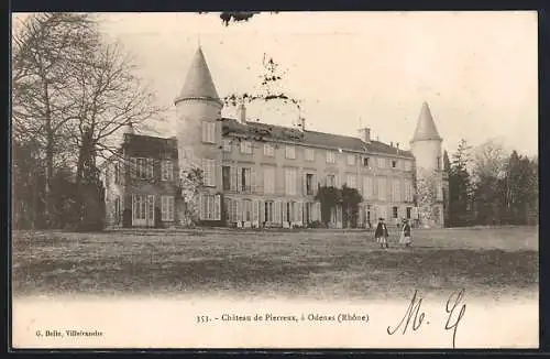 AK Odenas, Château de Pierreux en Rhône avec jardin et enfants jouant devant l`entrée principale