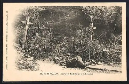 AK Mont-St-Rigaud, Les Croix des Pèlerins et la Fontaine