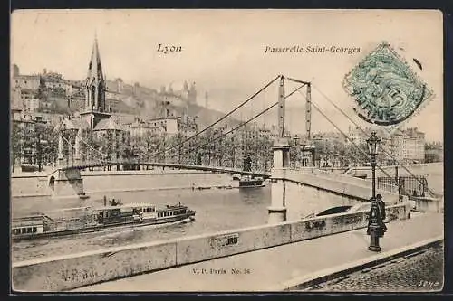 AK Lyon, Passerelle Saint-Georges et vue sur la rivière avec bateau fluvial