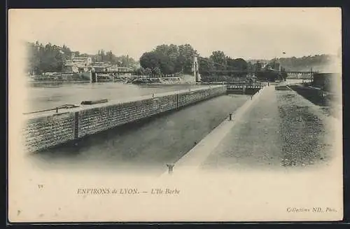 AK Lyon, L`Île Barbe et vue sur le fleuve et les rives boisées