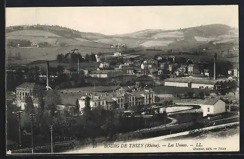 AK Bourg-de-Thizy, Les Usines et paysage vallonné en arrière-plan