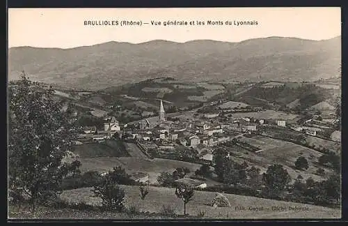 AK Brullioles, Vue générale et les Monts du Lyonnais