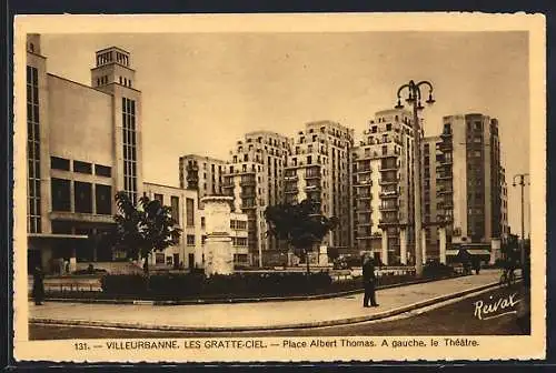 AK Villeurbanne, Les Gratte-Ciel, Place Albert Thomas avec Théâtre à gauche