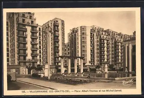 AK Villeurbanne, Les Gratte-Ciel, Place Albert-Thomas et rue Michel-Servet