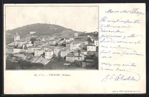 AK Yzeron, Vue du village et des collines environnantes