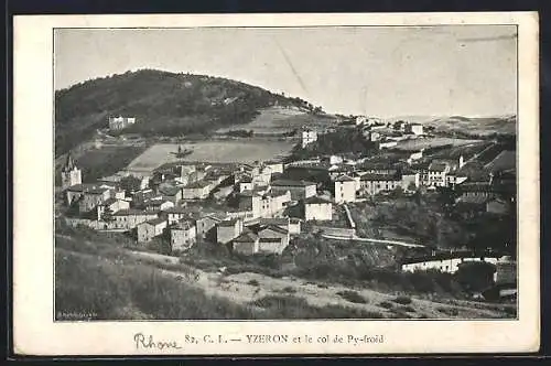 AK Yzeron, Vue sur le village et le col de Py-froid