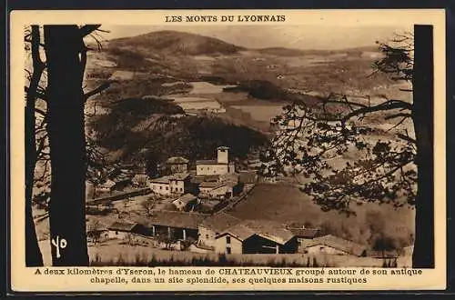 AK Chateauvieux, Le hameau et sa chapelle antique dans les monts du Lyonnais