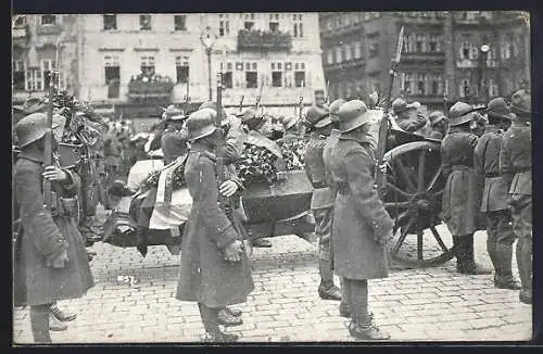 AK Prag / Praha, Defilé Dustojníkú pred Rakvemi na Staromestském Námestí