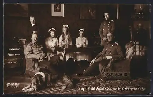 AK König Friedrich August III. von Sachsen und Familie im Wohnzimmer