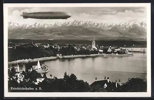 AK Friedrichshafen, Ortsansicht mit Zeppelin