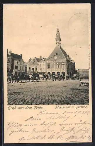 AK Peronne, Marktplatz mit Rathaus, Durchzug deutscher Truppen