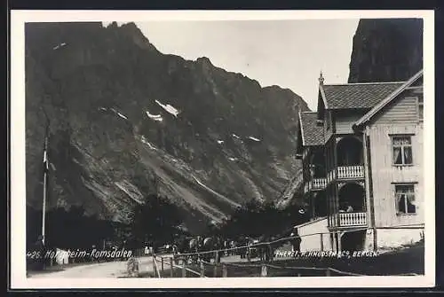 AK Horgheim-Romsdalen, Kutschen auf einer Strasse